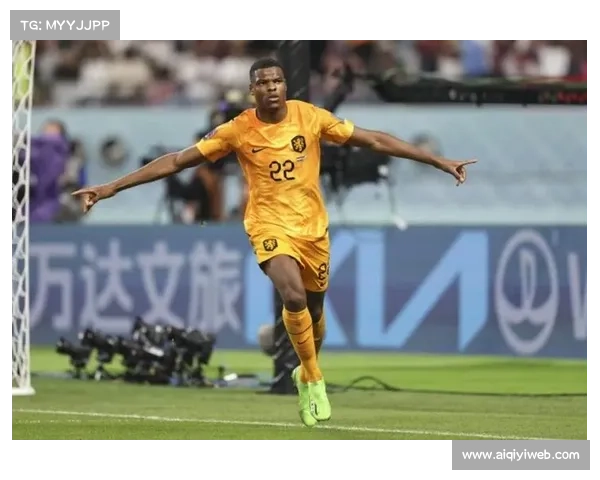 国米赛前训练突发意外 邓弗里斯因肌肉拉伤紧急退出合练